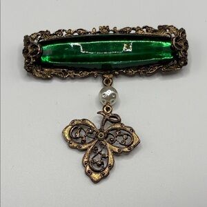 VNTG Elegant Green and Gold Brooch with Pearl Accent